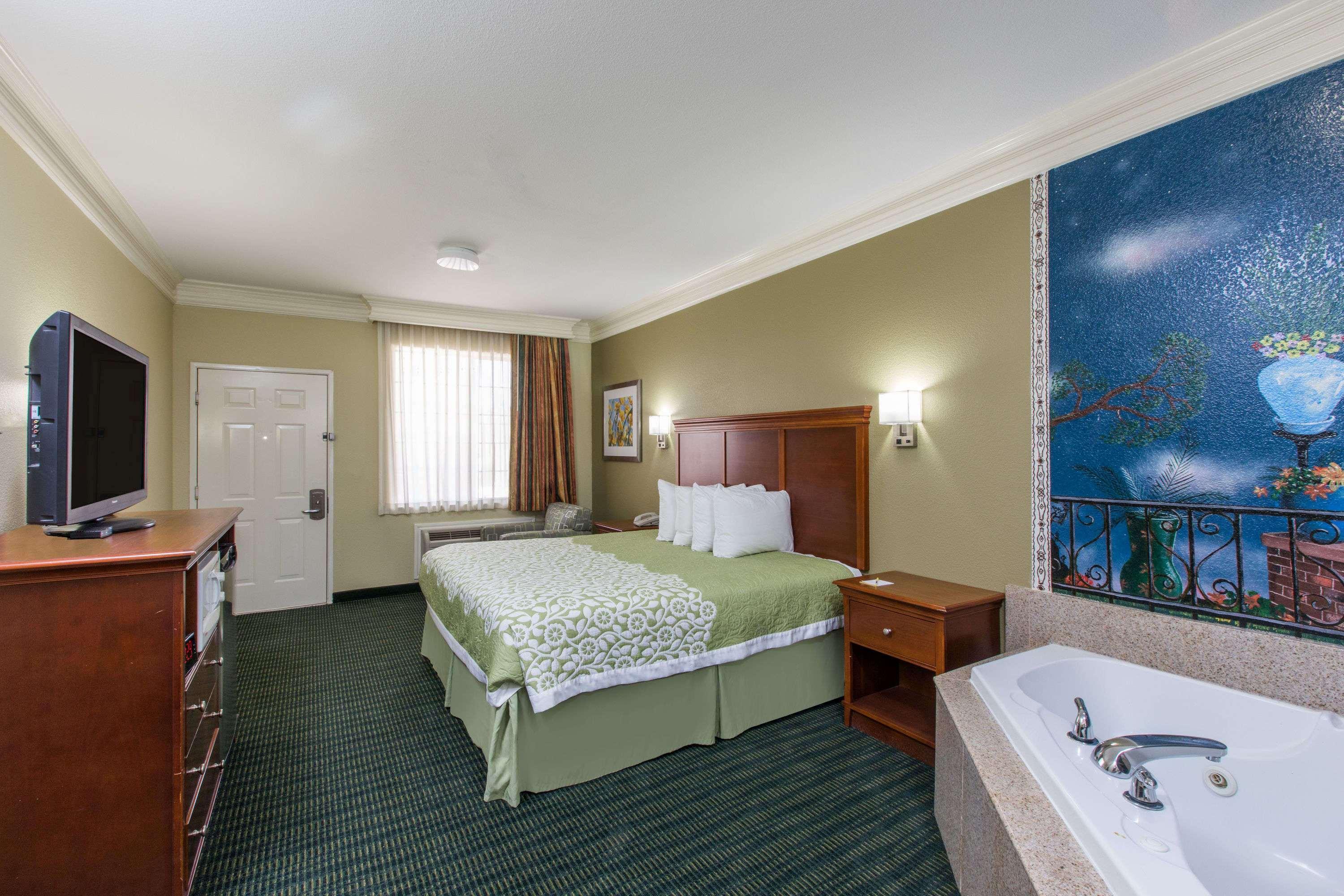 Days Inn & Suites Биг-Спринг Экстерьер фото