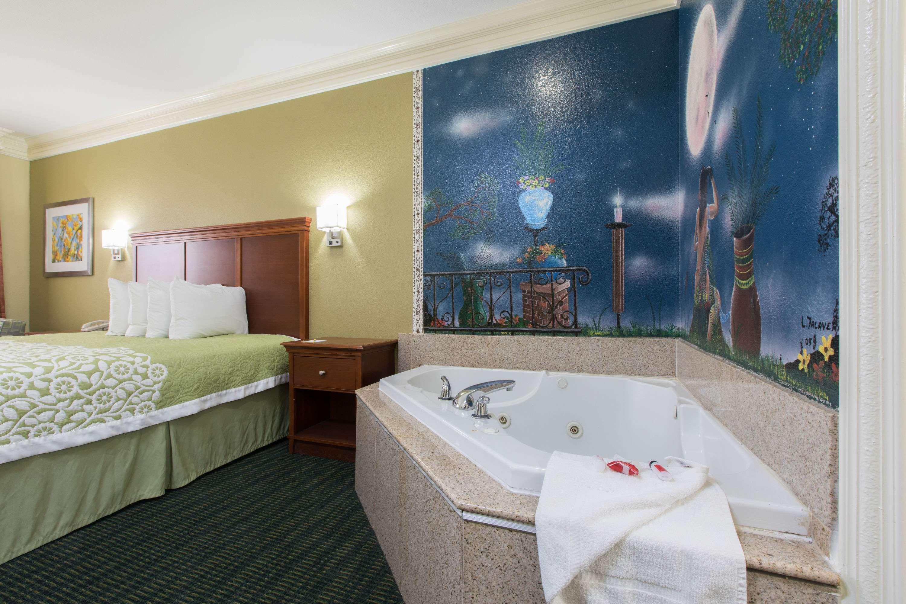 Days Inn & Suites Биг-Спринг Экстерьер фото