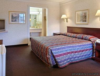 Days Inn & Suites Биг-Спринг Номер фото